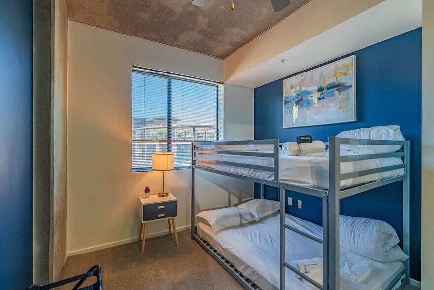 Building Photo - 333 E Roosevelt St