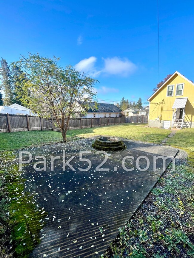 Building Photo - 3 Bedroom Tacoma Single Family Home- Pet Friendly!
