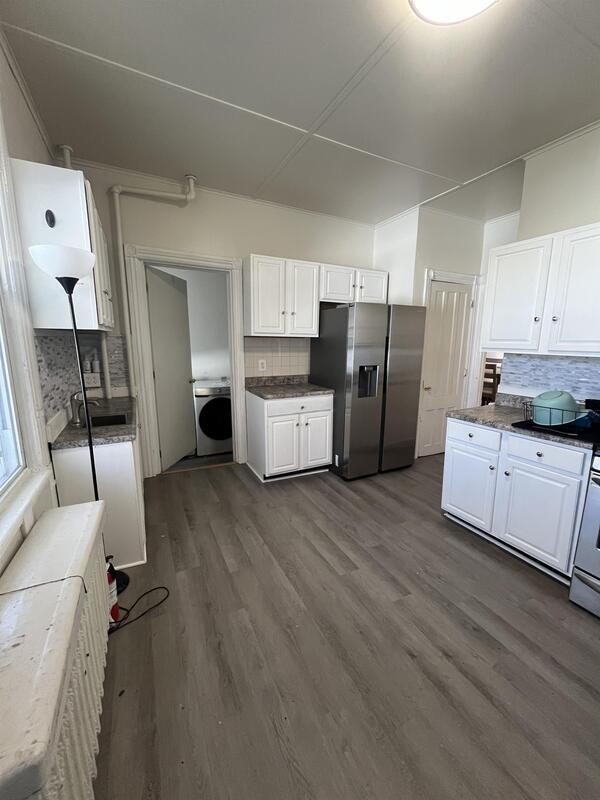 Building Photo - 6 S Lake Ave