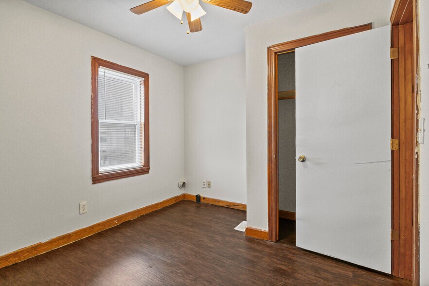 Building Photo - 2219 S Elm St