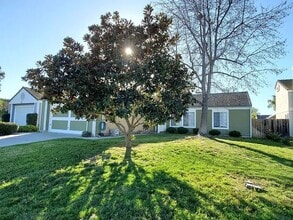 Building Photo - 757 Sunningdale Dr