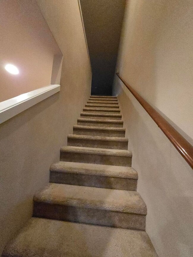 Building Photo - 4 Bedroom, 3 Bathroom House!