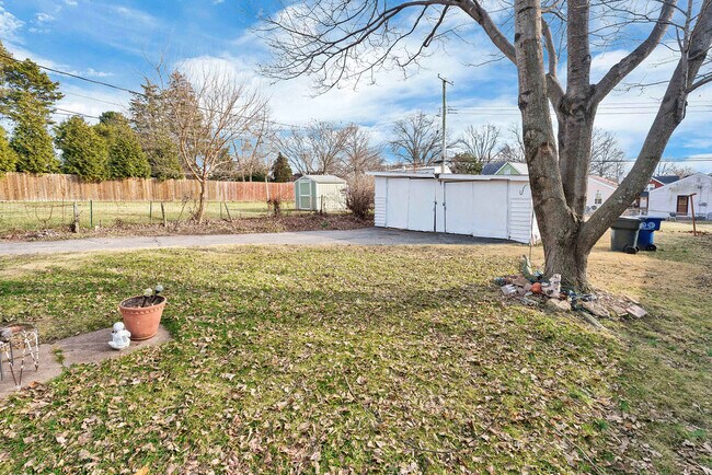 Building Photo - 7070 Winona Ave