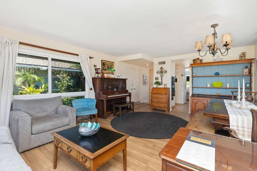 Building Photo - 3068 Zell Dr