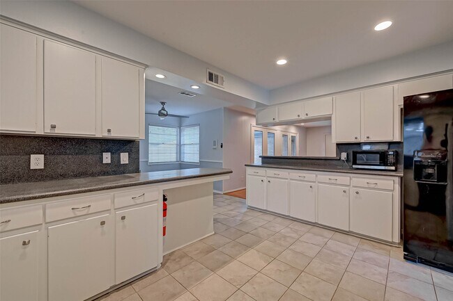 Building Photo - 5734 Spellman Rd