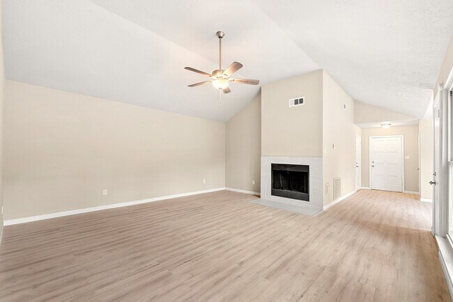 Building Photo - 2530 Spring Dusk Dr