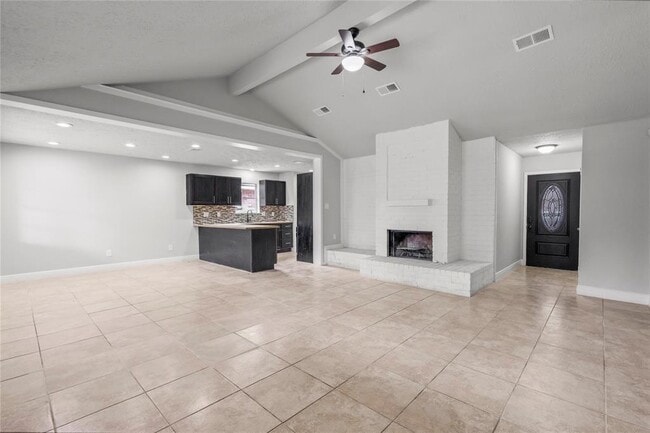 Building Photo - 16323 Maplemont Dr