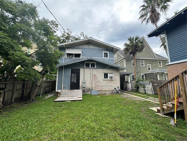 Building Photo - 805 S Park Ave