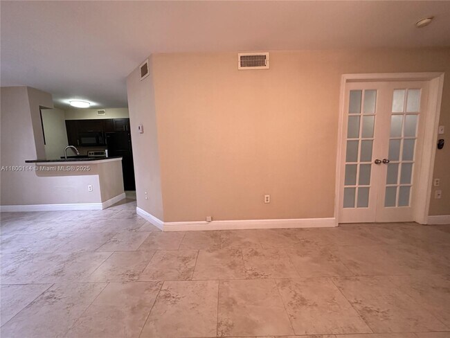 Building Photo - 2820 N Oakland Forest Dr