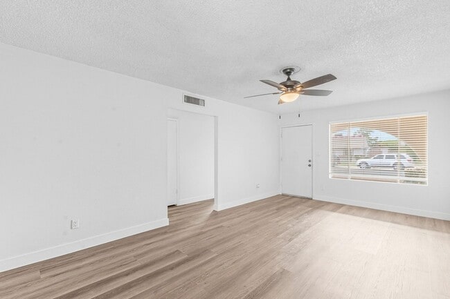 Building Photo - Wonderful East Valley Home! 4bedroom 2 Bat...