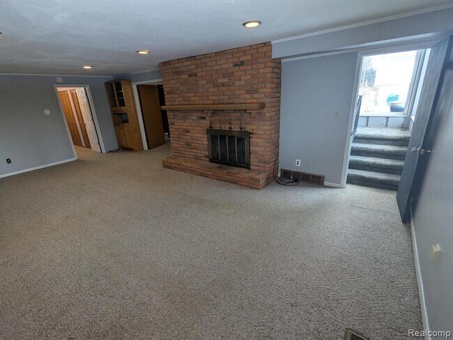 Building Photo - 5155 Greenview Dr