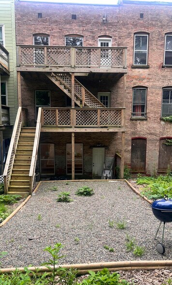 Building Photo - 15 Delaware St