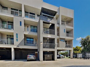 Building Photo - 2401 Crawford St