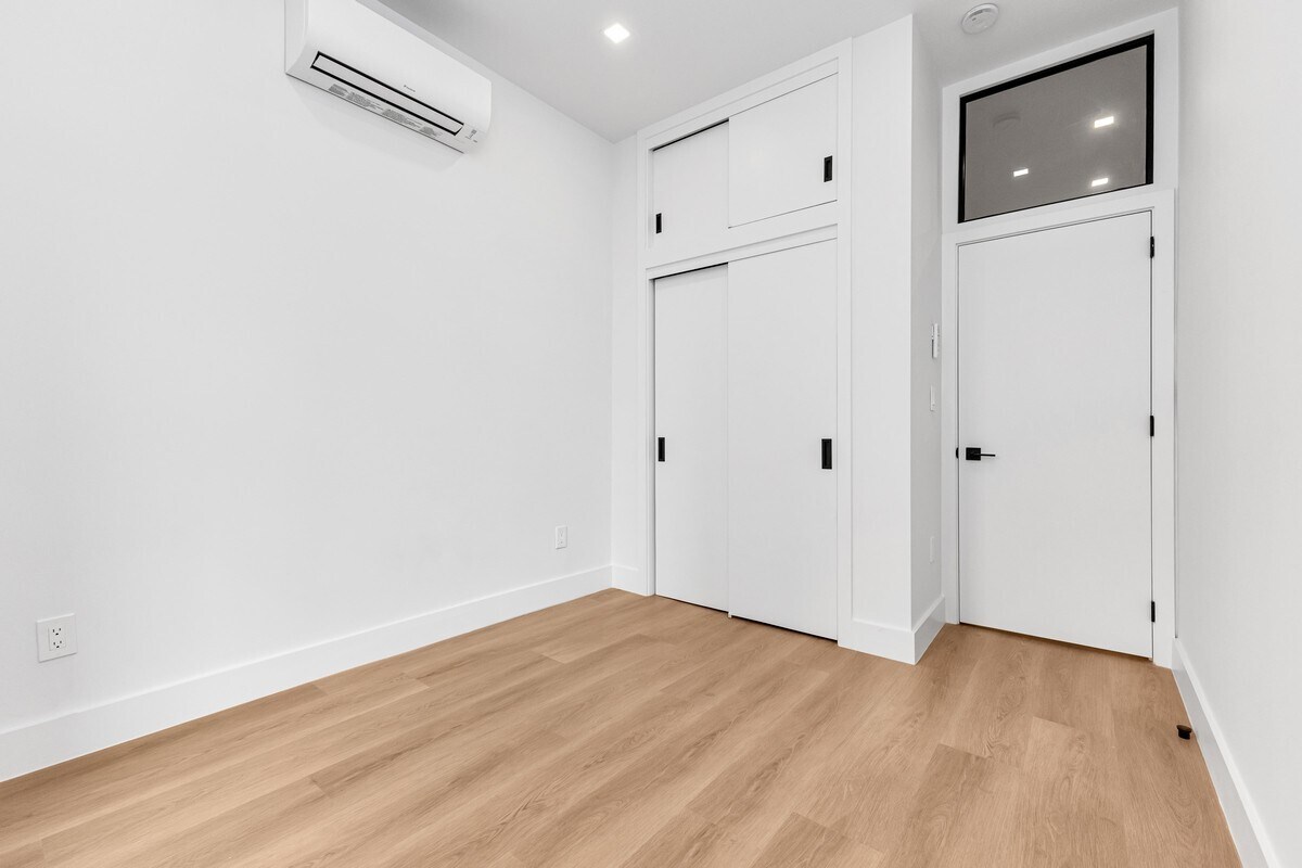 Building Photo - 425 W 57th St