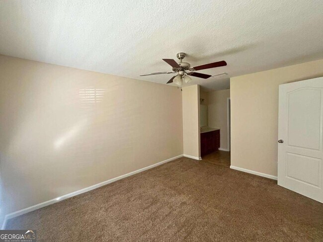 Building Photo - 303 Gary Cir