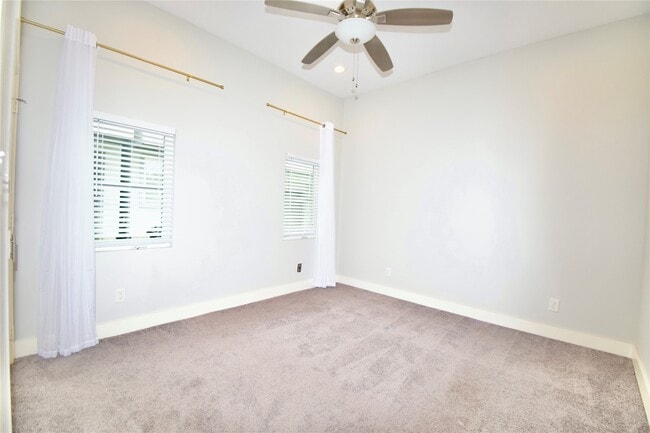 Building Photo - 3241 Dixie Dr