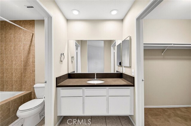 Building Photo - 2351 Applewood Cir