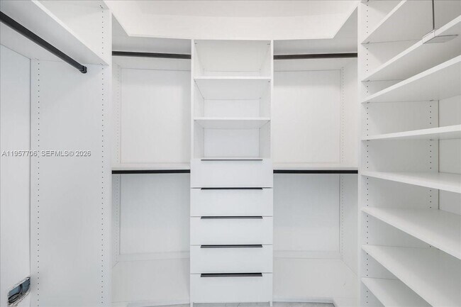 Building Photo - 350 S Miami Ave