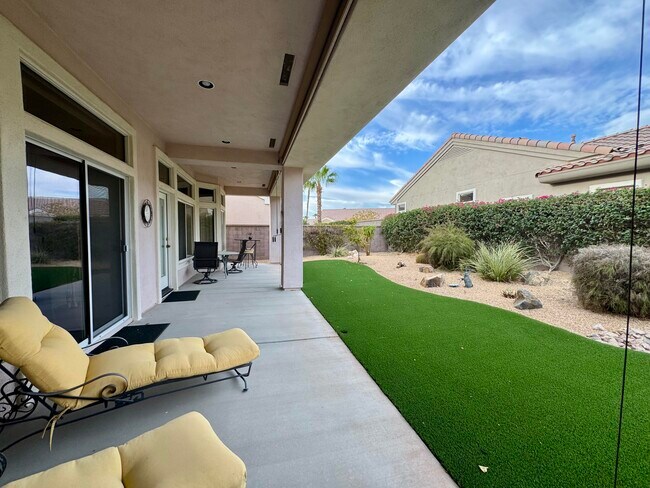 Building Photo - 38517 Fallbrook Ave