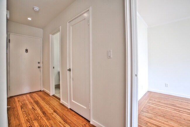 Building Photo - 134 28th St