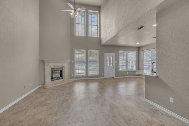Building Photo - "Luxurious 4-Bedroom, 2.5 Bath Retreat wit...