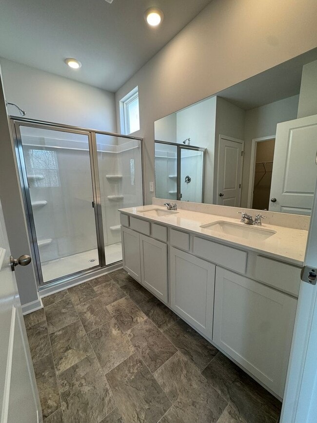 Building Photo - 4332 Oswin Dr