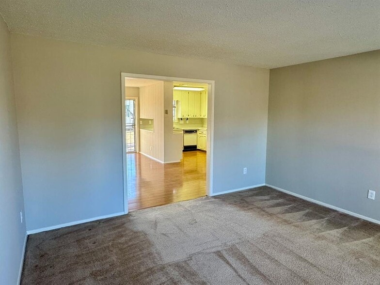 Building Photo - 6204 Lycoming Rd