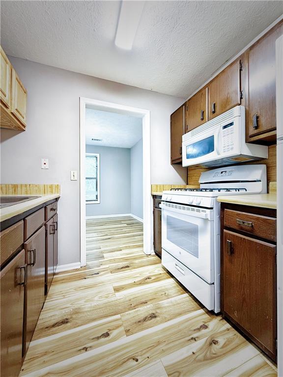 Building Photo - 2887 Lakemont Dr SW