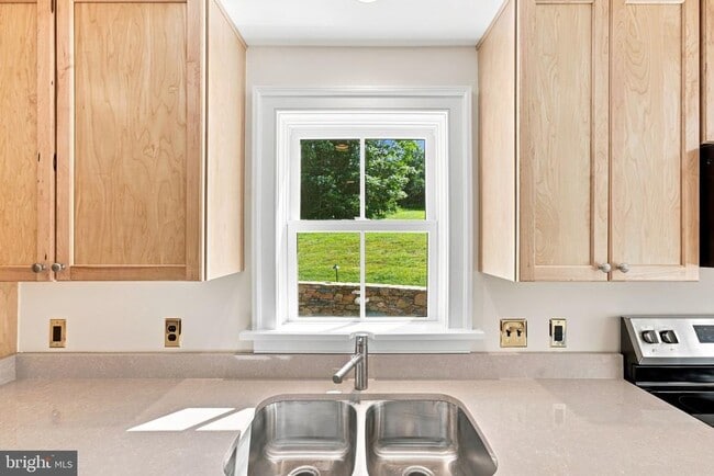 Building Photo - 5519 Hopewell Rd