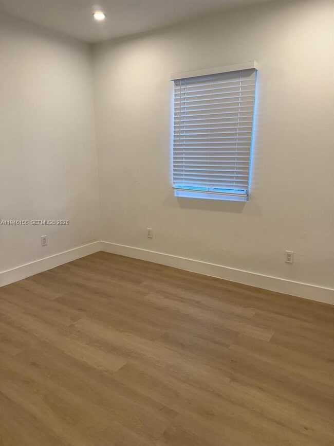 Building Photo - 21 NE 48th St