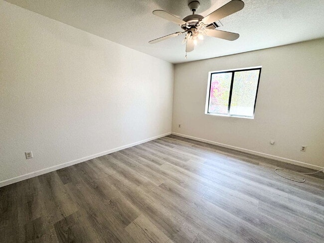 Building Photo - "Spacious Mesa Del Sol SOLAR Home!"