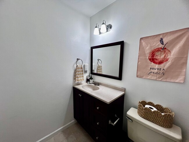 Building Photo - Come see this gorgeous townhouse in the desirable Ocean Lakes community!