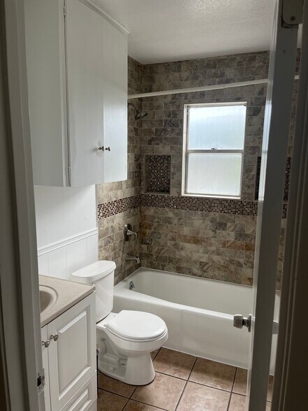 Building Photo - 1508 Valleyridge Dr