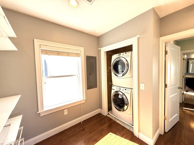 Building Photo - 4 Woodworth St