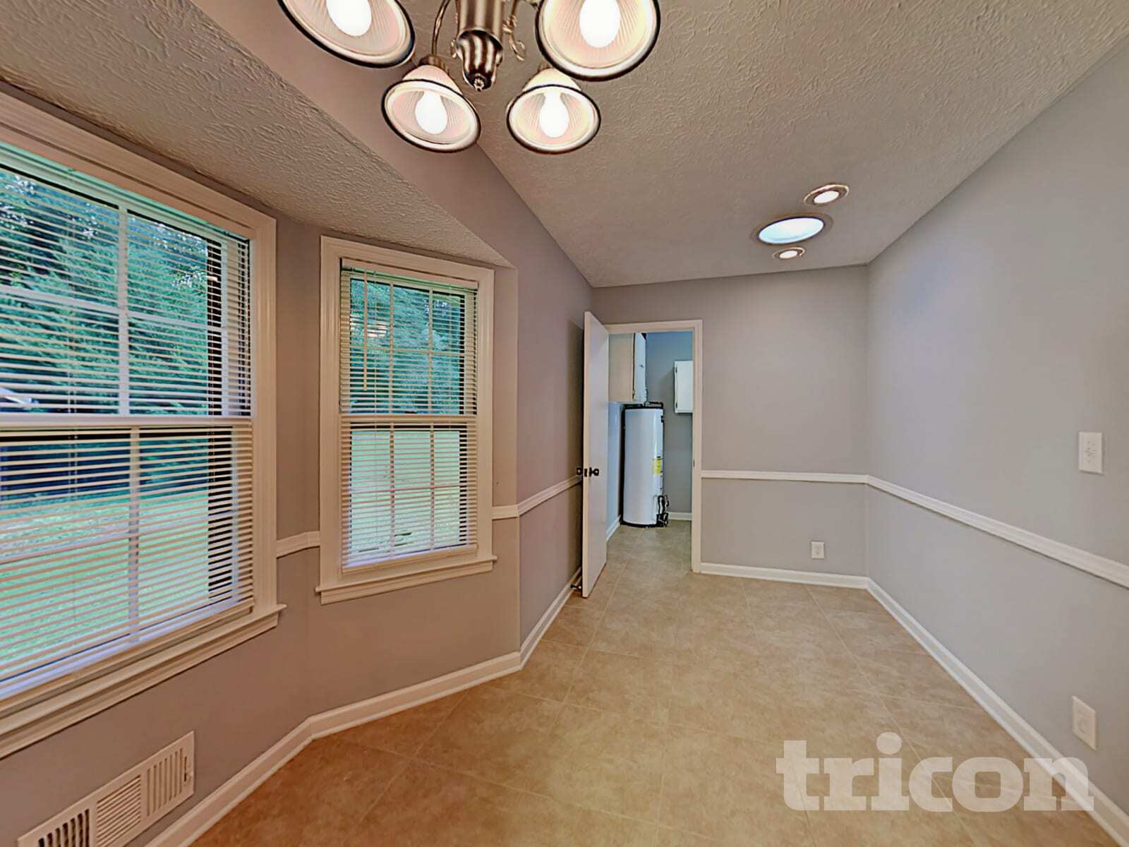 Building Photo - 430 Beaumont Dr SW