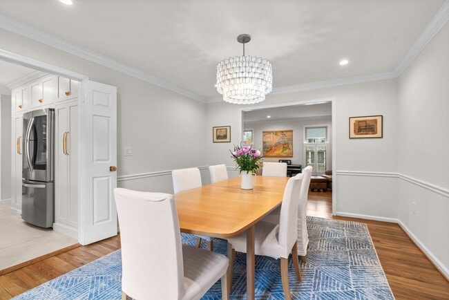 Building Photo - 4 Bed 4.5 Bath - Bethesda  Single Family Colonial - 2 Car Garage