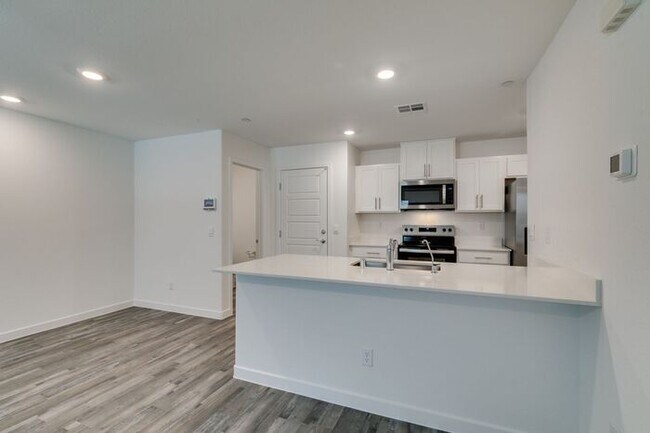 Building Photo - Beautiful New 3 Bed / 2.5 Bath Townhome 89178