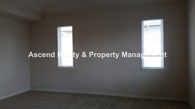 Building Photo - Bethany 4 Bed One Bed & Full Bath on Main Fenced Yard w/EV Charger Close to Schools & Shopping