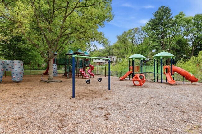 Building Photo - 742 Quince Orchard Blvd