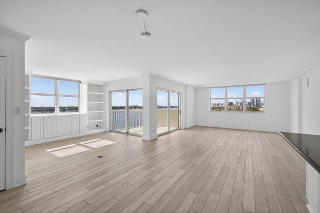 Building Photo - 2600 N Flagler Dr