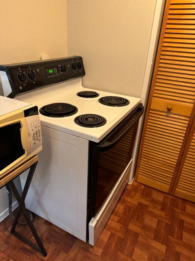 Building Photo - Quaint Apartment in Denver Heights