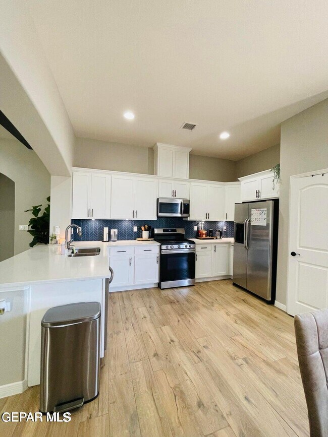 Building Photo - 2220 Tierra Delmonte Dr