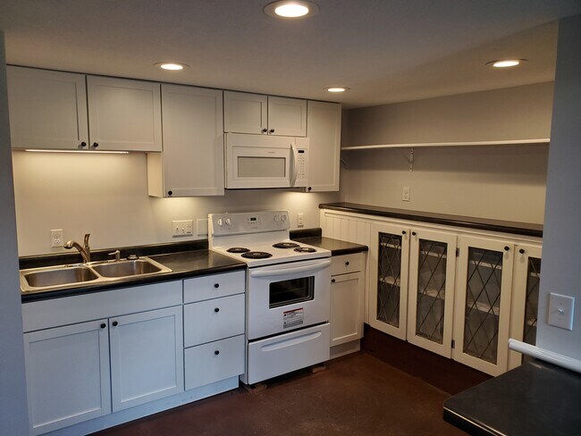 Primary Photo - 401 High St