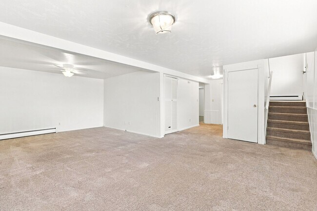 Building Photo - Large bi-level home in Littleton with 1-car garage!