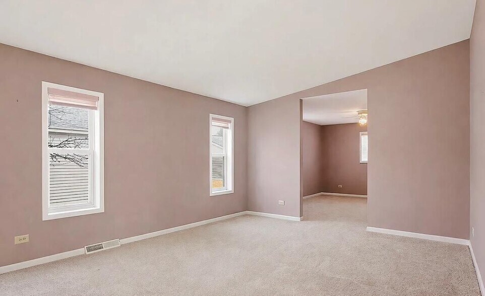 Building Photo - 323 Belmont Ct