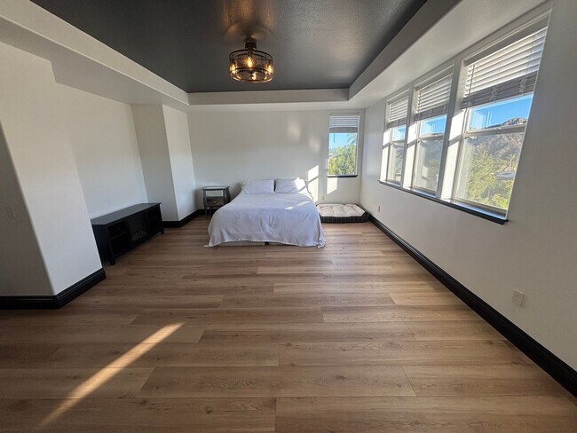 Building Photo - Stunning 5-Bedroom Pool Home with Private ...