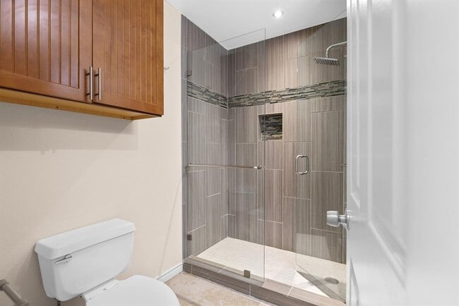 Building Photo - 2630 Gwendolyn Ln