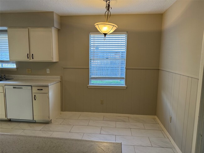 Building Photo - 11735 N Willowdale Cir