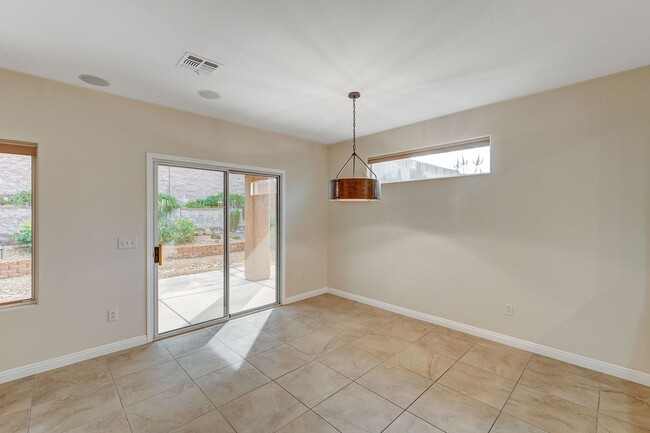 Building Photo - 2/2 BEAUTIFUL Single Story in Sun City Ant...
