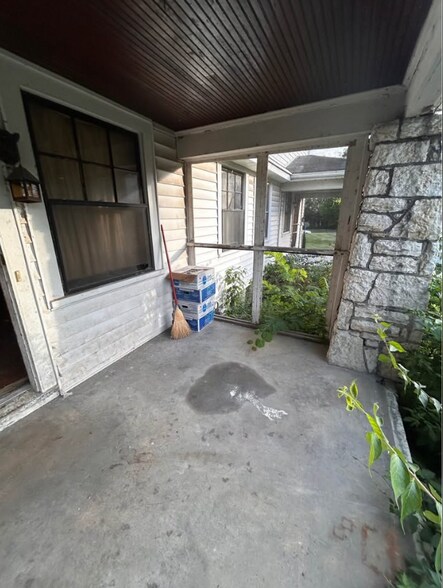 Building Photo - 466 Allwen Dr